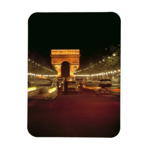 Ímã Europa, França, Paris. Tráfego noturno intenso