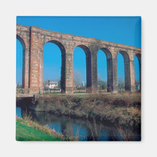 Imã Europa, Itália. Aqueduto perto de Lucca.