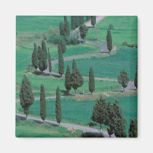 Imã Europa, Itália, Toscana. Estrada sinuosa perto