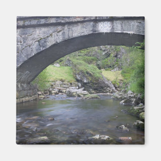 Imã Europa, Noruega. Ponte de Pedra a caminho de Berge