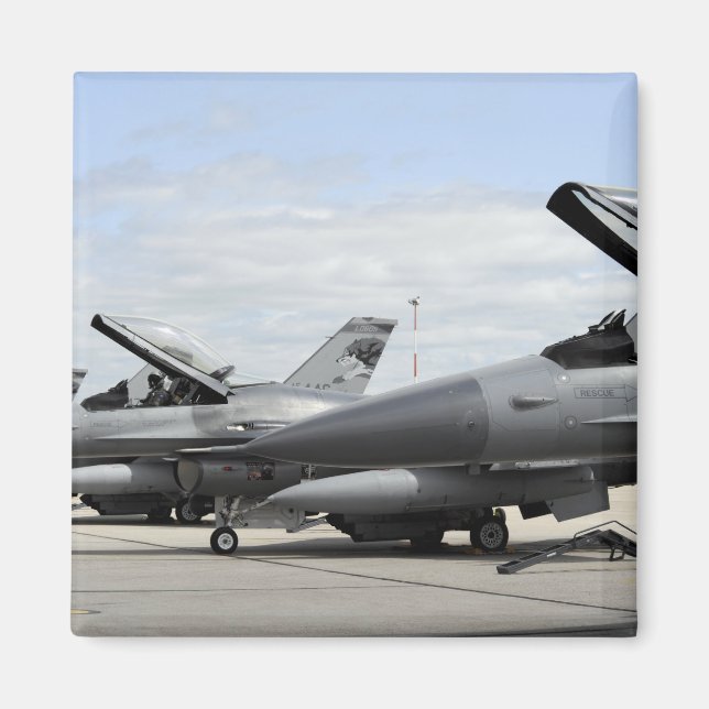 Imã F-16 Falcões de Luta aguardam o lançamento (Frente)