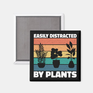 Imã Facilmente Distraído Por Plantas De Jardinagem Eng