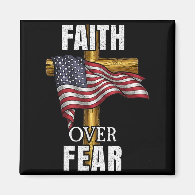 Imã Faith Over Fear Christian Cross American Flag Tee  (Frente)