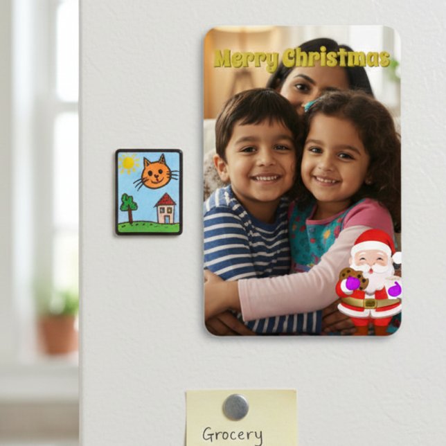 Ímã Family Photo Magnet With Cartoon Santa (Gorgeous flexible photo card for Mom & Dad, Grandparents or even friends.  )