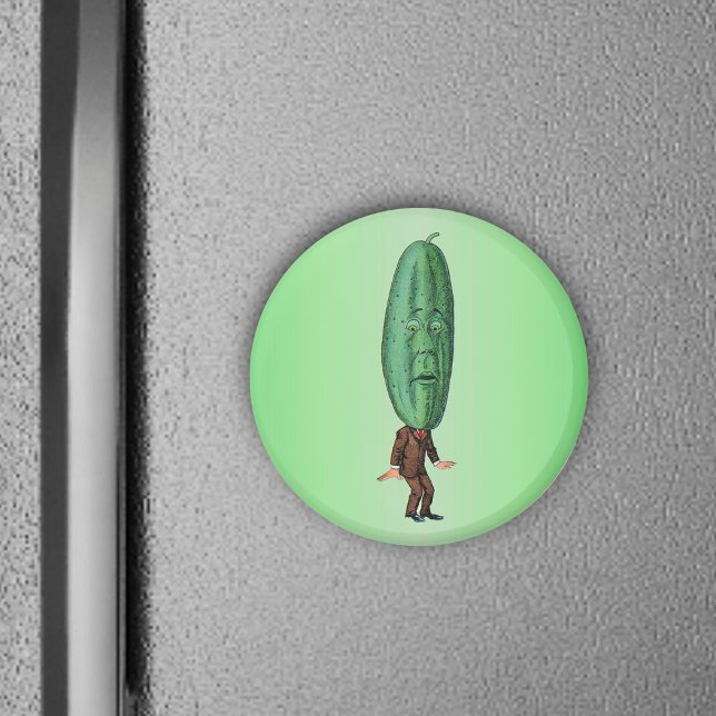 Imã Fantasy Pickle Man Brown Suit (Fun big green pickle head man with face in brown suit on green round magnet.)