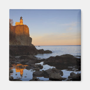 Imã Farol de Split Rock ao pôr do sol perto de Two