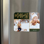 Ímã Faux Gold Foil 2 Feriado Fotográfico Merriest<br><div class="desc">Ímanes de fotos de feriado personalizados impressos com modelos simples para personalização. Este design elegante apresenta um layout de colagem de duas fotos em um fundo de aquarela verde. O texto moderno do roteiro de caligrafia diz Merriest em folha de ouro falsa. Personalize-o com suas próprias fotos e adicione o...</div>