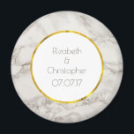 Imã Faux Marble Alabaster Taupe Tan Modern Wedds<br><div class="desc">Um imã personalizado de recordação de casamento com uma elegante textura de fundo de mármore FAUX alabastro. As cores do taupe/tan e creme se misturam, criando padrões interessantes para um visual moderno clássico. Personalize com seus nomes e data de casamento dentro um círculo branco com uma borda de papel dourado...</div>