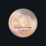 Imã Favor de Casamento de Rosa Amarelo Suave<br><div class="desc">Rosa macia e amarelo-sonolento com realces cor-de-rosa, salve a data do anúncio do casamento ou favoreça o imã do refrigerador. Preencha suas informações no modelo. Faça mais alterações no tamanho, estilo e cor do texto e da fonte, clicando em Personalizar. Esta imagem está disponível em muitos produtos da minha galeria....</div>