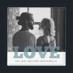 Imã Favor de Casamento por Amor Moderno<br><div class="desc">Estes modernos ímãs de design de fotografia adoram a fotografia são perfeitos para salvar as datas ou os favores do casamento. Personalize com sua foto, seus nomes, data de casamento e local. Entre em contato comigo através do botão abaixo se precisar de mais personalização ou assistência para ajustar sua foto...</div>