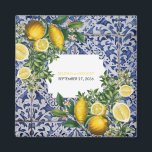 Imã Favor do Casamento Português para Limões do Medite<br><div class="desc">A mão pintou azulejos tradicionais de Portugal design com limões mediterrânicos. Trabalho de arte azul azulejo e azulejo floral branco. Um belo design mediterrânico que representa os limões amarelos com o seu verde e floresce contra um padrão português azul e branco. O texto do casamento é elegantemente enquadrado com uma...</div>