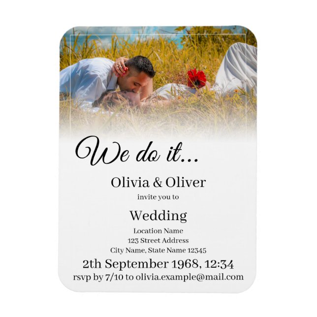 Ímã Fazemos isso - beijando Casal num Prado (Vertical)