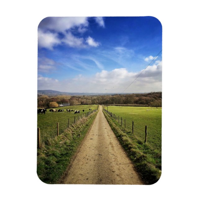 Ímã Fazendas | Inglês Countryside Dirt Road (Vertical)