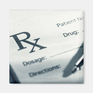 Imã Feche acima da almofada e da caneta da prescriçã