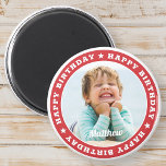 Imã Feliz Aniversário Foto Personalizada Simples e Mod<br><div class="desc">Este design simples e moderno é composto por tipografia de serifa e adiciona uma foto personalizada.</div>