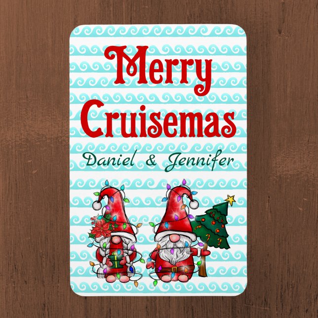 Ímã Feliz Cruisemas Gnomos Portas do Cruzeiro de Natal (Custom Christmas Cruise Door Magnet with cute gnome couple and Merry Cruisemas)