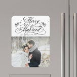 Ímã Feliz e casado com recém-Weds Primeira Foto de Nat<br><div class="desc">Letras elegantes e românticas de caligrafia suave com pinecone twigs e uma foto. Para uma personalização mais avançada deste design,  clique no BOTÃO FERRAMENTA DESIGN AZUL acima!</div>