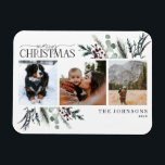 Ímã Feliz Natal Black Winter Botanical Photo Holid<br><div class="desc">Apresentando o feliz Natal Black Winter Botanical Photo Magnet Holiday Card! Este belo cartão apresenta três das suas fotos favoritas a preto e branco, com "Feliz Natal" num moderno texto escrito à mão e serif tipo duo. O cartão é decorado com botânicos verdes de inverno, escuros, vermelhos e dessaturados, fazer...</div>