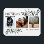 Ímã Feliz Natal Black Winter Botanical Photo Holid<br><div class="desc">Apresentando o feliz Natal Black Winter Botanical Photo Magnet Holiday Card! Este belo cartão apresenta três das suas fotos favoritas a preto e branco, com "Feliz Natal" num moderno texto escrito à mão e serif tipo duo. O cartão é decorado com botânicos verdes de inverno, escuros, vermelhos e dessaturados, fazer...</div>