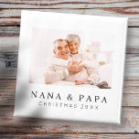 Imã Feriado de Foto Personalizada da Vovó Moderna e Si<br><div class="desc">Design é composto por tipografia quic moderna com sans serif e serif font. Adicione uma foto personalizada de vovó e ano.</div>