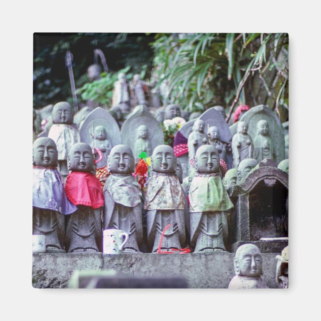 Imã Filas de pequenas estátuas de Jizo com bíblias - J (Frente)
