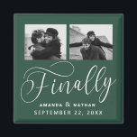 Imã Finalmente Casamento Minimalista 2 Foto Salvar Dat<br><div class="desc">Valeu a pena esperar e agora você está finalmente pronto para enviar suas datas de salvamento! Esses casamento minimalistas, exceto a data em que ímanes são perfeitamente simples, mas super modernos. Personalize facilmente o design, adicionando suas próprias fotos, nomes e data de casamento. Itens correspondentes podem ser encontrados na coleção....</div>