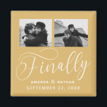 Imã Finalmente Casamento Minimalista 2 Foto Salvar Dat<br><div class="desc">Valeu a pena esperar e agora você está finalmente pronto para enviar suas datas de salvamento! Esses casamento minimalistas, exceto a data em que ímanes são perfeitamente simples, mas super modernos. Personalize facilmente o design, adicionando suas próprias fotos, nomes e data de casamento. Itens correspondentes podem ser encontrados na coleção....</div>