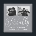 Imã Finalmente Casamento Minimalista 2 Foto Salvar Dat<br><div class="desc">Valeu a pena esperar e agora você está finalmente pronto para enviar suas datas de salvamento! Esses casamento minimalistas, exceto a data em que ímanes são perfeitamente simples, mas super modernos. Personalize facilmente o design, adicionando suas próprias fotos, nomes e data de casamento. Itens correspondentes podem ser encontrados na coleção....</div>