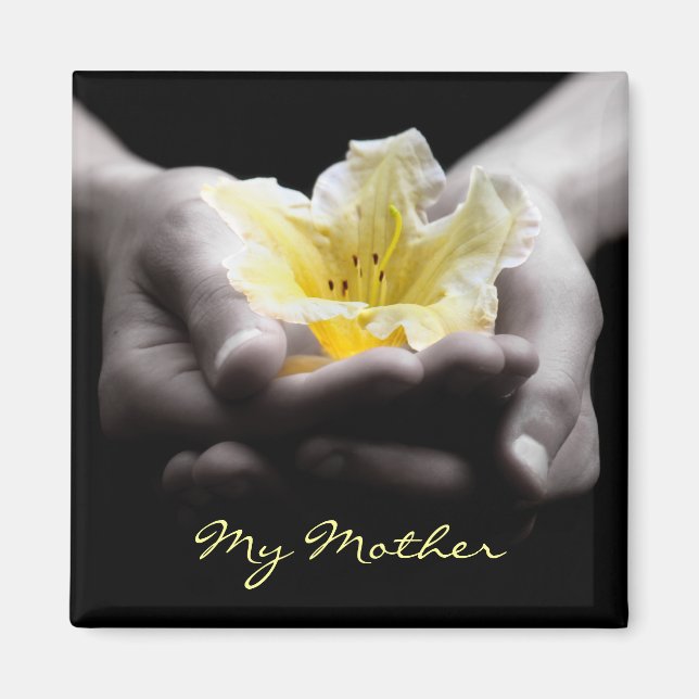 Imã Flor Amarelo Nas Mãos Para Mãe (Frente)