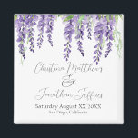 Imã Flores de Wistéria Roxa em Branco Elegante<br><div class="desc">Este ímã personalizado apresenta um belo design botânico e encantador de casamento floral. O fundo é simples e elegante,  branco com flores de wistéria roxa bordeando a parte superior.</div>