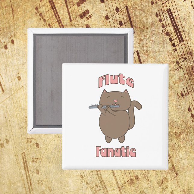 Imã Flute Fanatic Cat Engraçado (A fun magnet that says flute fanatic in pink letters with a brown cat playing the flute!)