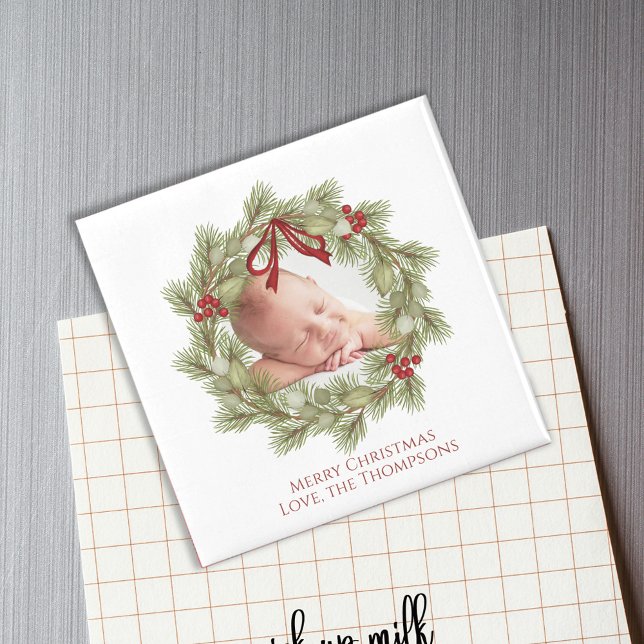 Imã Folhagem de Wreath em Watercolor de Natal (Elegant Christmas holiday greenery, foliage red holly berries photo magnet.)