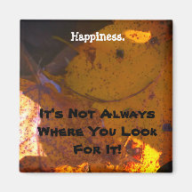 Folhas de outono e rosto feliz