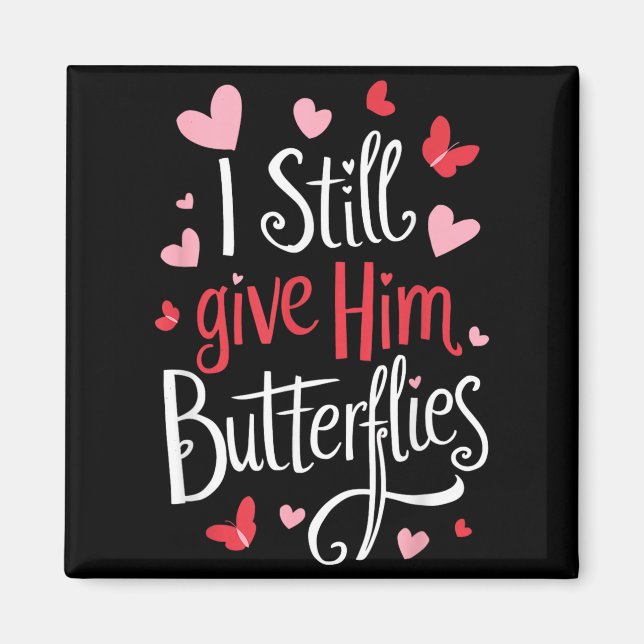 Imã For Couples _ I Still Give Him Butterflies _ Funny (Frente)