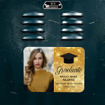 Ímã Formando de Graduação do Sparkle Dourado Chic 2025<br><div class="desc">Este ímã de anúncio de formando de fotos com mais velho de brilho dourado apresenta um roteiro preto elegante ao lado de sua fotografia de formando de segundo grau ou faculdade para a classe de mais velho de 2025. Personalize com seu nome em escrita cursiva sob a adorável caligrafia e...</div>