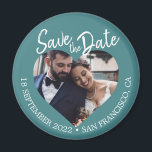 Imã Foto Azul Esverdeado Moderno Salve a Data<br><div class="desc">Ímã de salvar a data com foto azul-petróleo moderno com uma janela de foto em forma de coração, fundo azul-petróleo profundo e texto em escrita manual em branco. Este design destaca sua foto de noivado, apresentando claramente a data e o local do casamento em uma paleta de cores ousada, porém...</div>