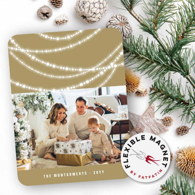 Ímã Foto das luzes cintilantes de Natal feliz e brilha (Merry & Bright Stylish Christmas Sparkling Lights Photo Modern Holiday Flexible Magnet @ fat_fa_tin)