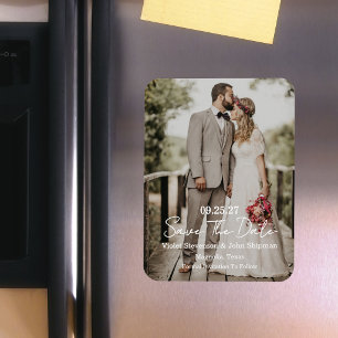 Ímã Foto de Casamento com Letra Moderna Save The Date