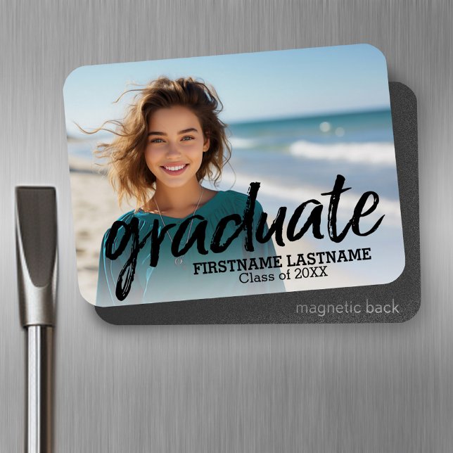 Ímã Foto de Graduação de Tendy com Letra Brugada (Personalized fridge magnet - add photos and custom text)