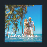 Imã Foto do Casamento de Praia Obrigado<br><div class="desc">Obrigado de casamento você favorece ímãs para seu casamento na praia,  personalizado com sua foto,  nomes e data de casamento. Design de madeira de praia azul moderna com "obrigado você" em uma letra branca manuscrita.</div>