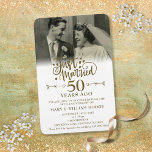 Ímã Foto do recem casados 50º aniversário de casamento<br><div class="desc">Com delicado ouro de corações confetti. Personalize com sua foto especial e informações sobre o aniversário de 50 ouros em letras de ouro em chic. Projetado por Thisnotme©</div>