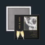 Imã Foto Elegante, Champanhe De Casamento<br><div class="desc">Magneta de casamento. Um presente fotográfico elegante, elegante e moderno para o seu dia especial com óculos de champanhe dourados. Altere a foto de exemplo para tornar este um produto pessoal especial exclusivo para o seu evento. Design faseável e sofisticado (adequado para qualquer idade/evento). Todo texto, fonte e cor da...</div>