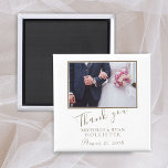 Imã Foto Elegante Obrigado Casamento<br><div class="desc">Um imã de casamento favorito com fotos de casamento, nomes e data de casamento personalizáveis. Um obrigado elegante e na moda, seu ímã, excelente como presente para seus hóspedes.</div>