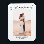 Ímã Foto Mínima De Casamento De Script Moderno Do rece<br><div class="desc">Cartão magnético de anúncio de casamento simples e elegante e minimalista. Edite isto para adicionar a sua própria fotografia.</div>