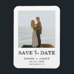 Ímã Foto Mínima Elegante Moderno Salve A Data<br><div class="desc">Uma Imã salve a data simples,  mas elegante,  mostra uma foto na frente e no verso ao lado da design gráfica moderna que pode ser personalizada com todos os detalhes do seu casamento.</div>