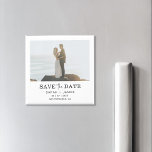 Imã Foto Mínima Elegante Moderno Salve A Data<br><div class="desc">Uma Imã salve a data simples,  mas elegante,  mostra uma foto na frente e no verso ao lado da design gráfica moderna que pode ser personalizada com todos os detalhes do seu casamento.</div>