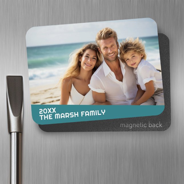 Ímã Foto Mínima Moderna com Bloco de Cor Diagonal (Personalized fridge magnet - add photos and custom text)