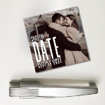 Imã Foto moderna Salve o Anúncio de Casamento de Data<br><div class="desc">Foto moderna Salve o ímã Anúncio de casamento de data personalize o texto e as cores para corresponder ao seu tema de casamento.</div>