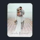 Ímã Foto Personalizada Lembrar Este Momento Novamente<br><div class="desc">Foto Romântica Personalizada Lembre-Se Deste Momento, Recém-Vestidos. Romântica mantém a exibição do novo casal casado. Basta substituir a foto de exemplo por sua orientação de retrato favorita e de alta resolução. Romântico dizendo Lembre-se Este Momento está em um roteiro elegante no final. Você pode alterar a cor deste texto, se...</div>