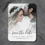 Ímã Foto personalizada Salvar o casamento de data<br><div class="desc">Foto personalizada "salve a data" do imã de casamento com cobertura branca.</div>